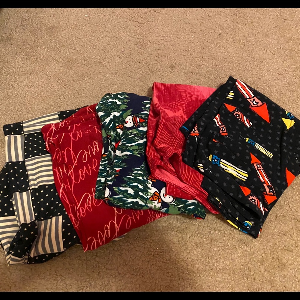 5 Pair Holiday Lularoe Leggings - one sized